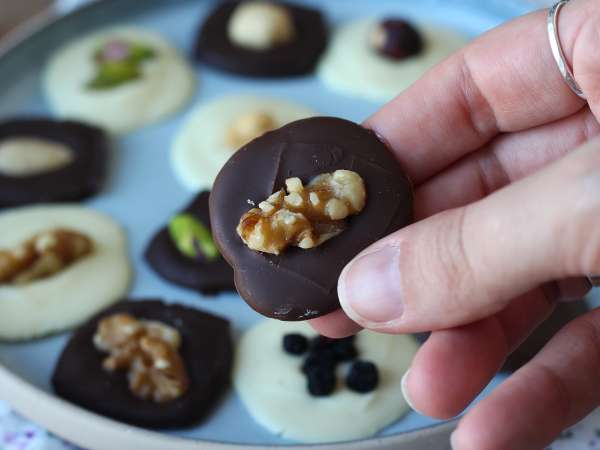 Medalhões de chocolate com frutos secos: fáceis e sem formas - Preparação Passo 6