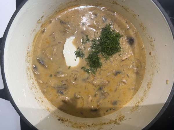 Sopa húngara de cogumelos: a receita fácil e cremosa - Preparação Passo 7