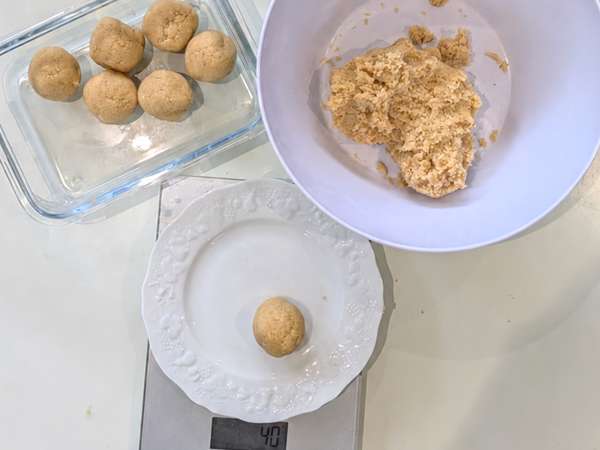 Cookies veganos de amêndoa e pepitas de chocolate: fáceis e irresistíveis - Preparação Passo 2