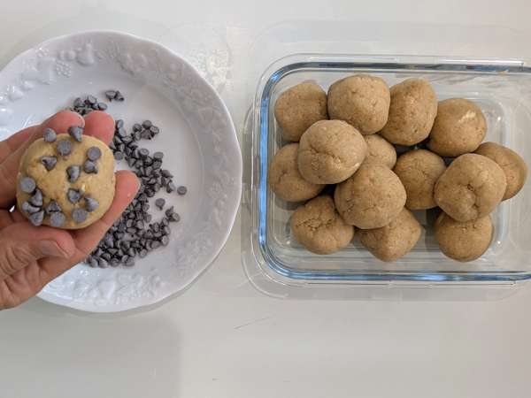 Cookies veganos de amêndoa e pepitas de chocolate: fáceis e irresistíveis - Preparação Passo 3