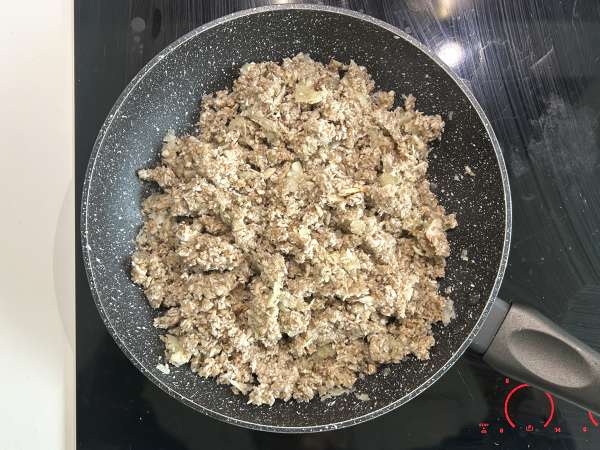 Rolinhos de couve-lombarda recheados com arroz e cogumelos - Preparação Passo 4