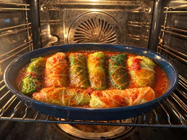 Rolinhos de couve-lombarda recheados com carne de porco e molho de mel e gochujang - Preparação Passo 9