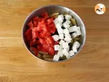 Passo 2 - Salada de macarrão (tomate, feta e azeitonas)