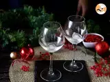 Passo 2 - Bebida festiva servida na bola de Natal