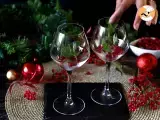 Passo 3 - Bebida festiva servida na bola de Natal