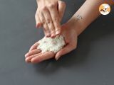 Passo 11 - Onigiri de atum, o pequeno sanduíche triangular de arroz japonês - おにぎり