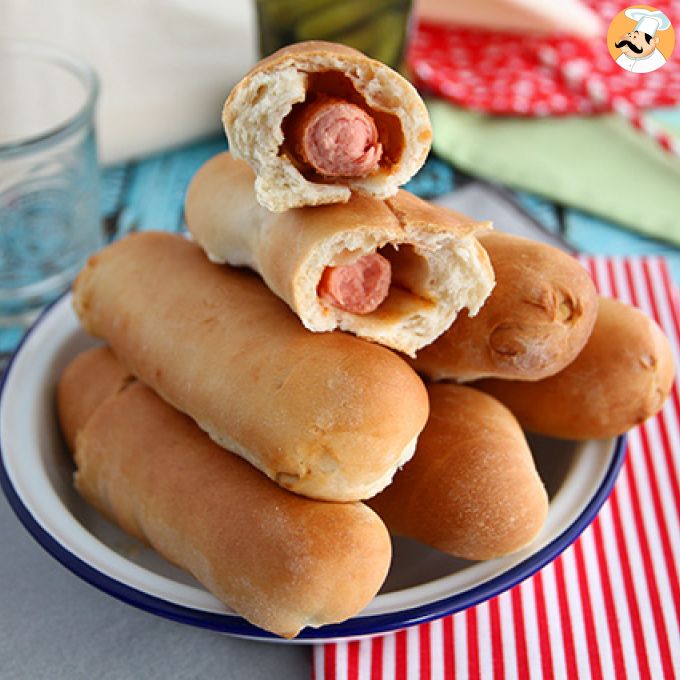 Cachorro-quente assado com massa de pão (hot dog sírio) ou