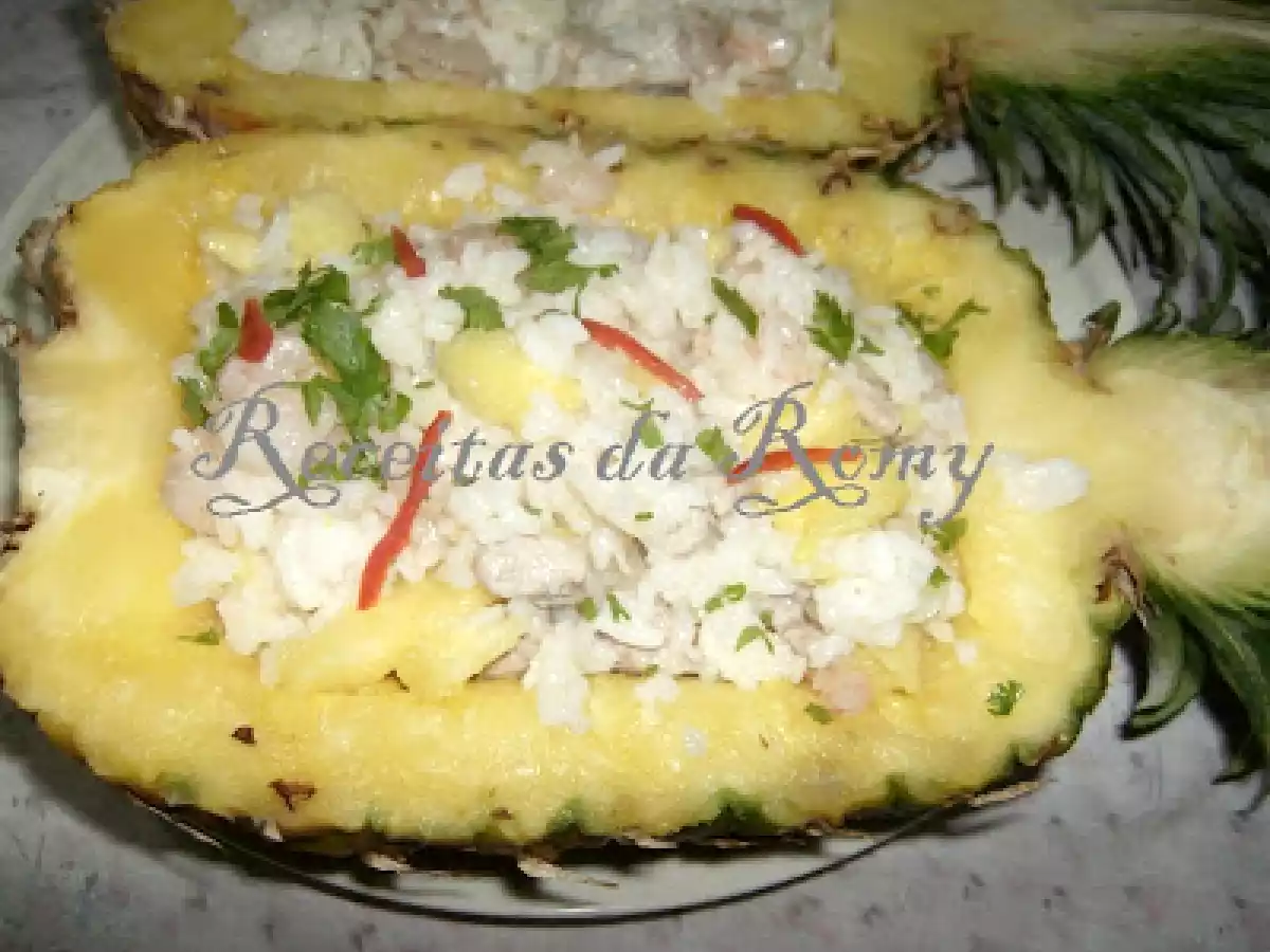 Abacaxi recheado com arroz Tailandes