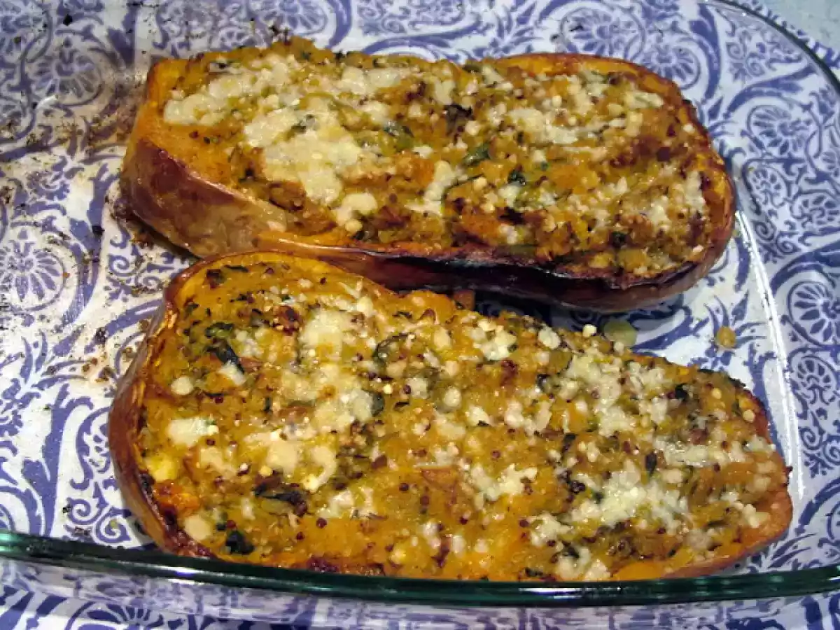 Abóbora butternut recheada com Espinafres, Quinoa e Tofu fumado