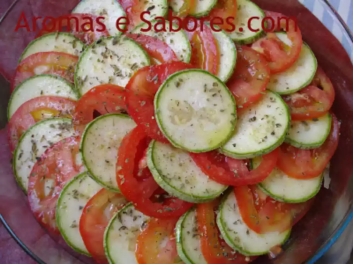 Abobrinha de forno com tomate - foto 2