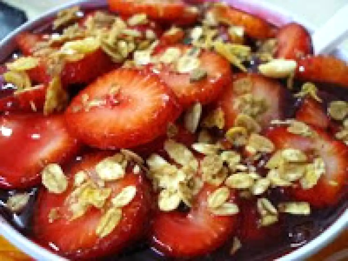 Açaí com Morango e Granola (vegana)