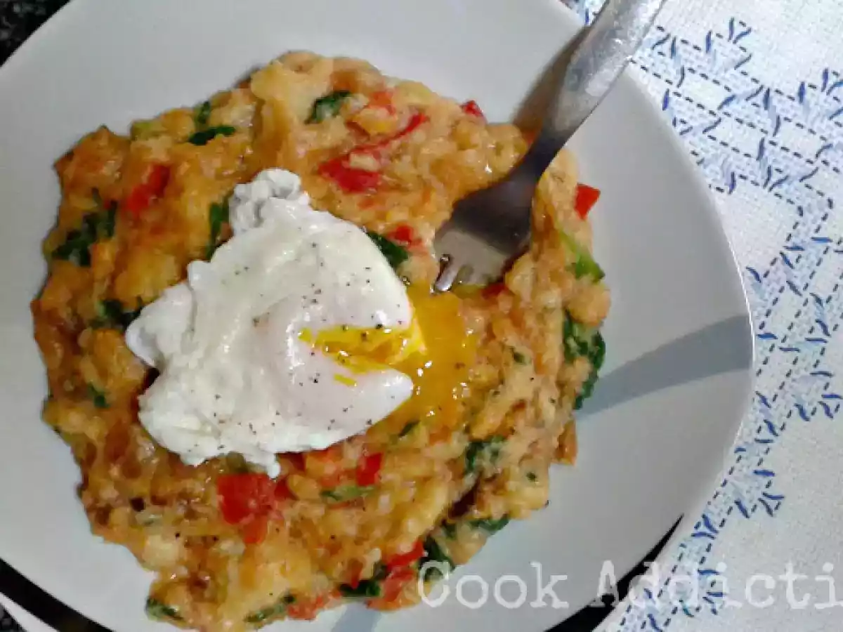 Açorda de tomate e grelos com ovo escalfado