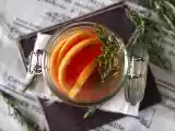 Água aromatizada com toranja e alecrim, uma bebida detox., foto 2