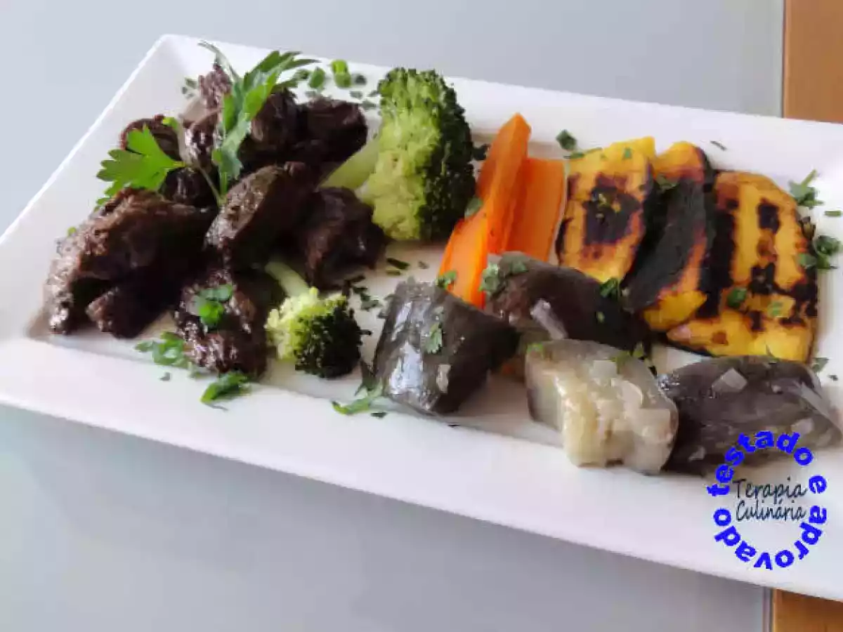 Alcatra na manteiga com legumes e banana frita - foto 2
