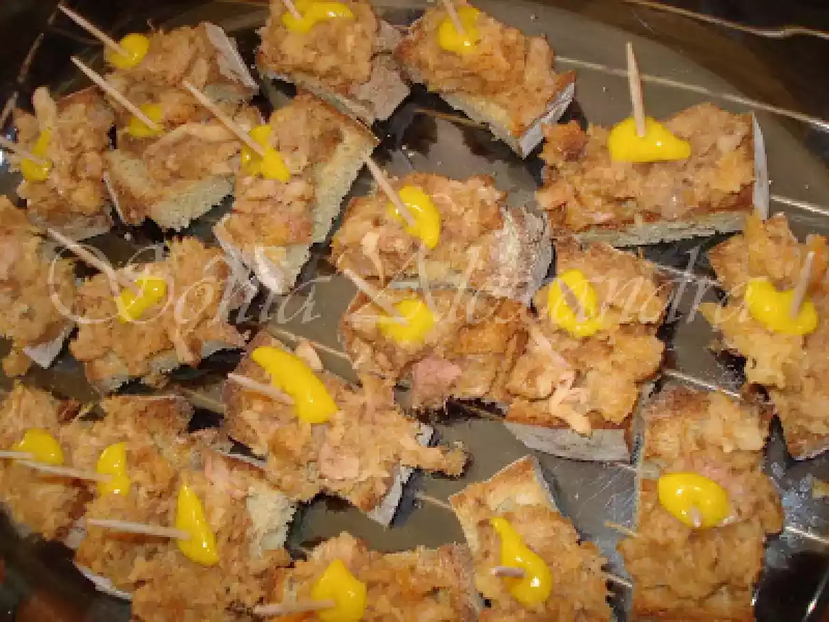 ALHEIRA GRATINADA EM PEDAÇOS DE PÃO DE MILHO COM PINGO DE MOSTARDA... - foto 2