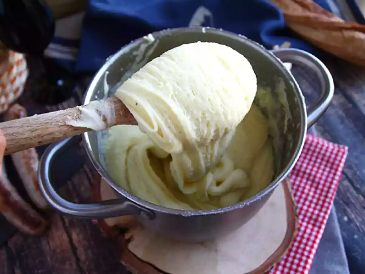Aligot - Purê de Batata com queijo - foto 4