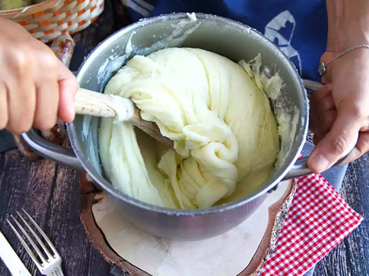 Aligot - Purê de Batata com queijo - foto 5