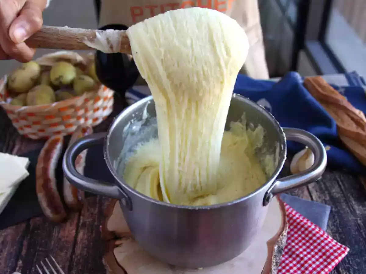 Aligot - Purê de Batata com queijo - foto 6