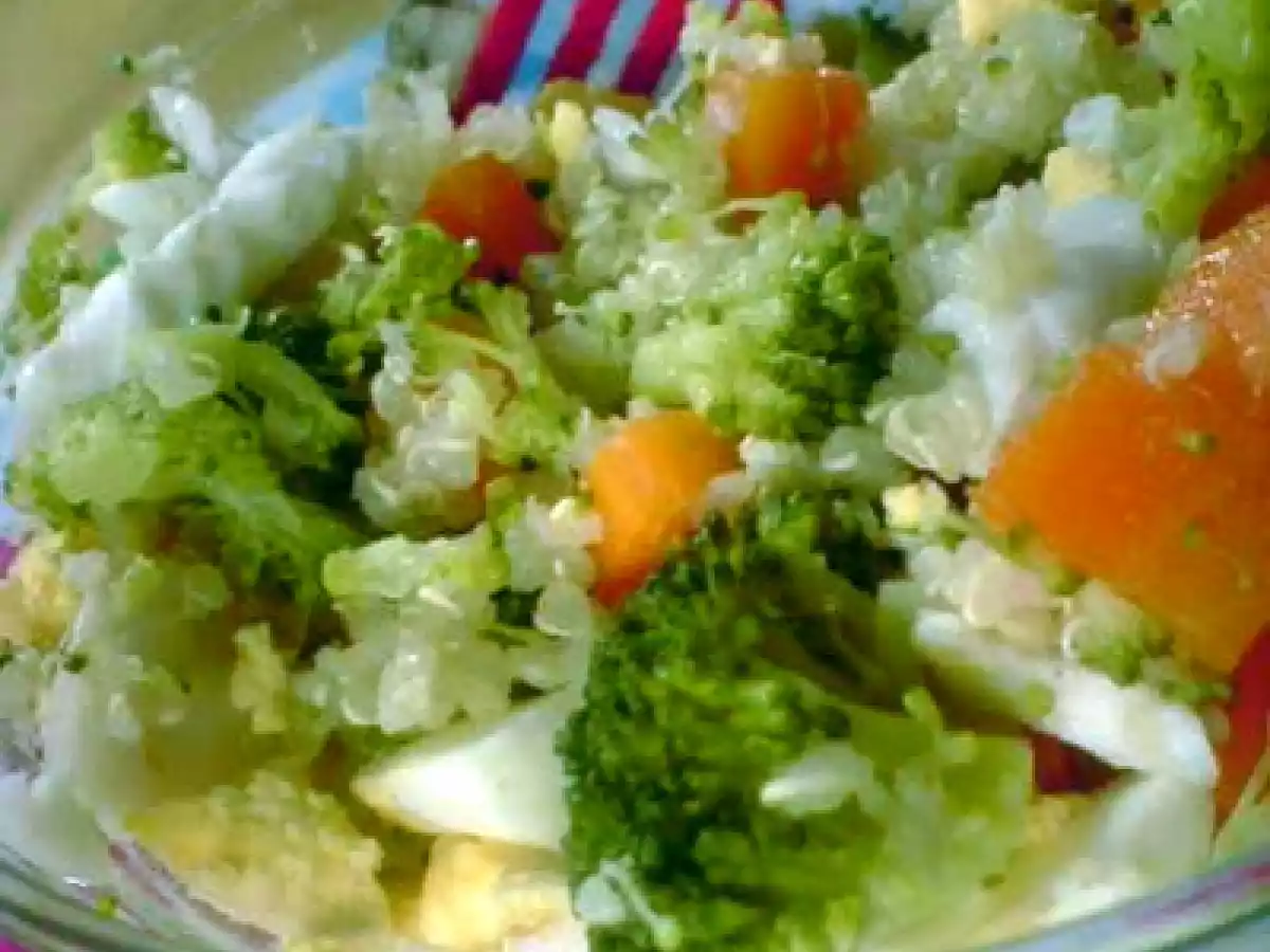 Almoçar no Escritório - Salada de quinoa, pescada e legumes