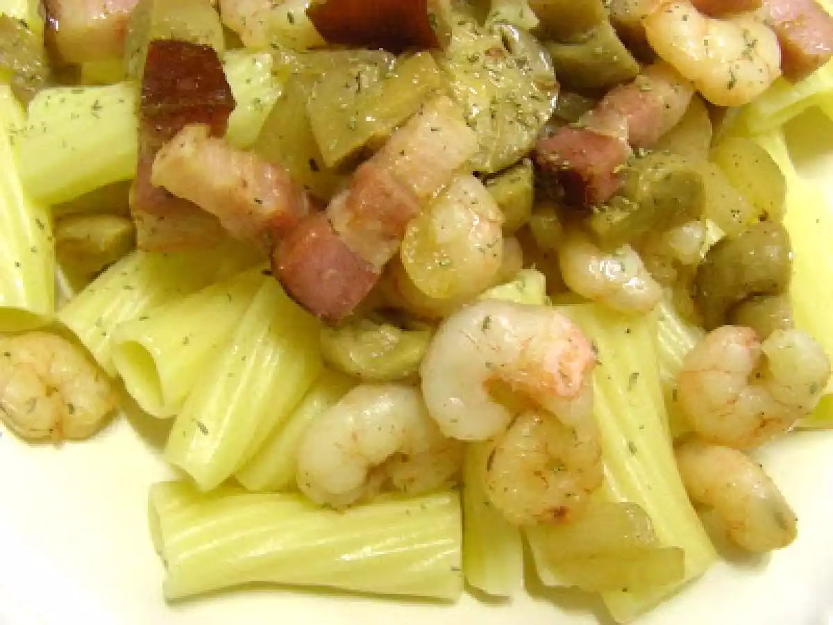 Almoço preguiçoso - Macarrão com bacon, cogumelos e miolo de camarão - foto 2