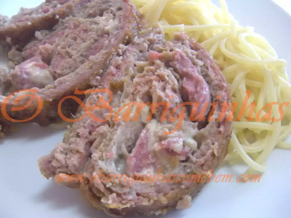 Almofadinhas e Rolo de Carne com Salsicha Fresca - foto 2