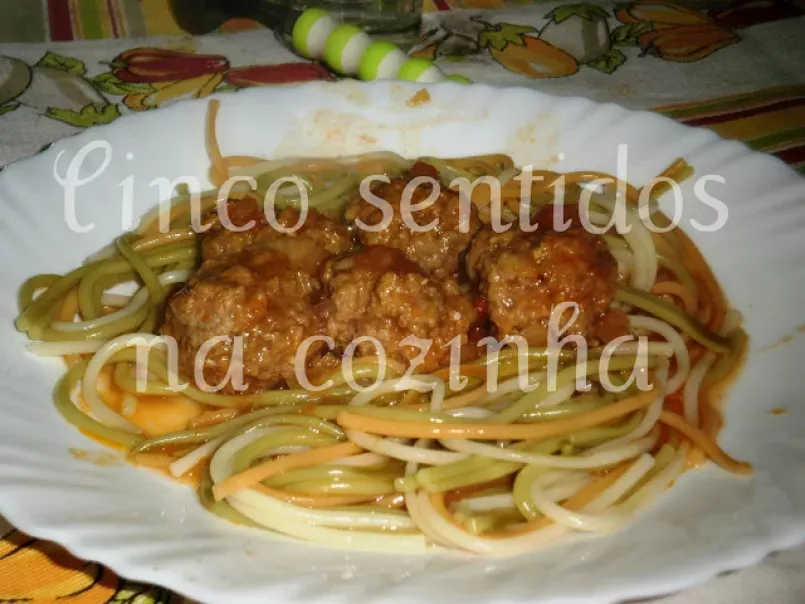 Almôndegas com esparguete, foto 1