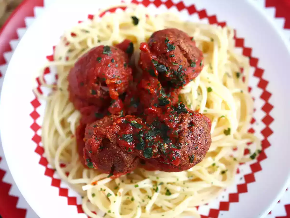 Almôndegas vegetarianas de seitan com molho de tomate - foto 4