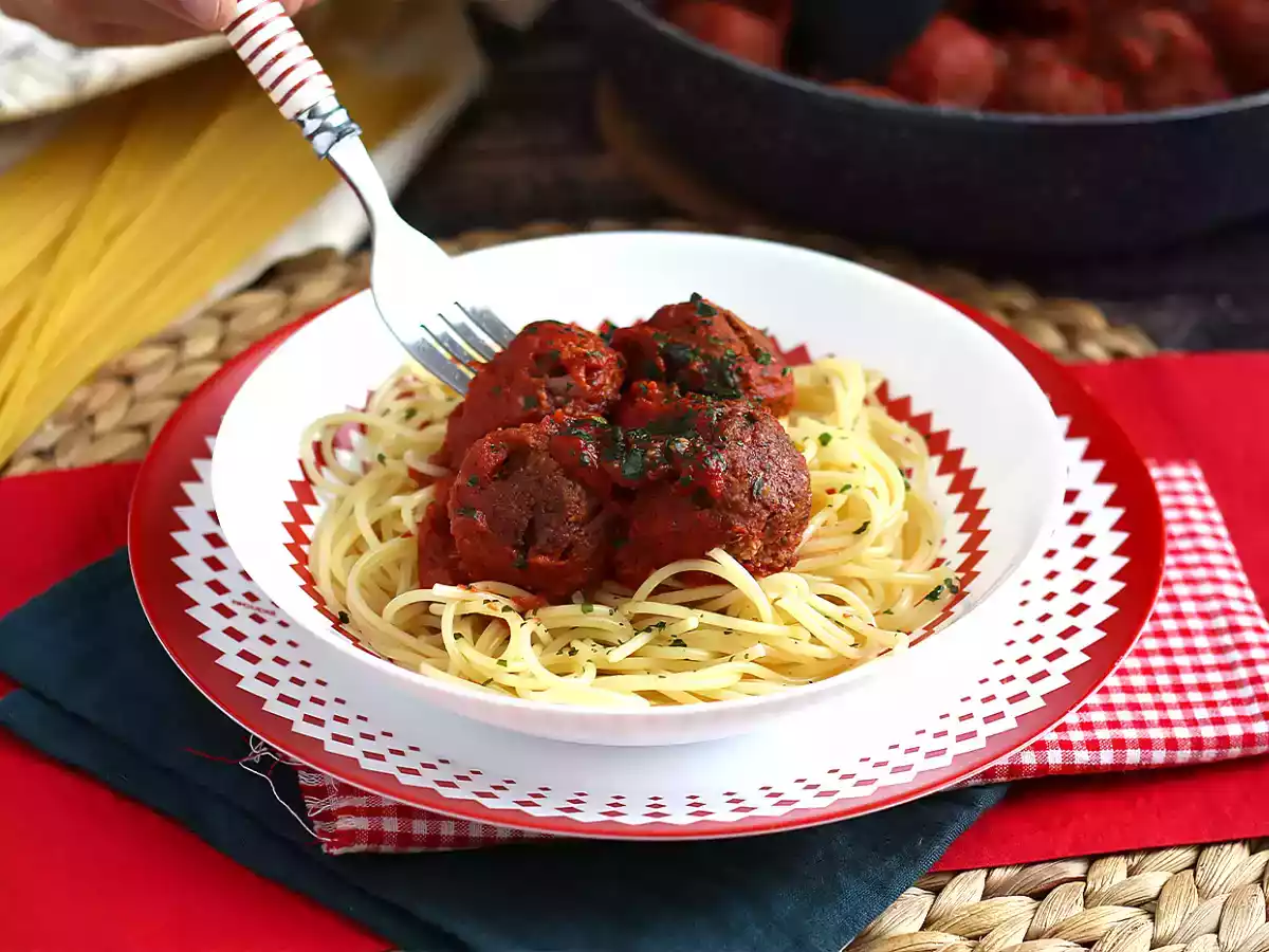 Almôndegas vegetarianas de seitan com molho de tomate - foto 5