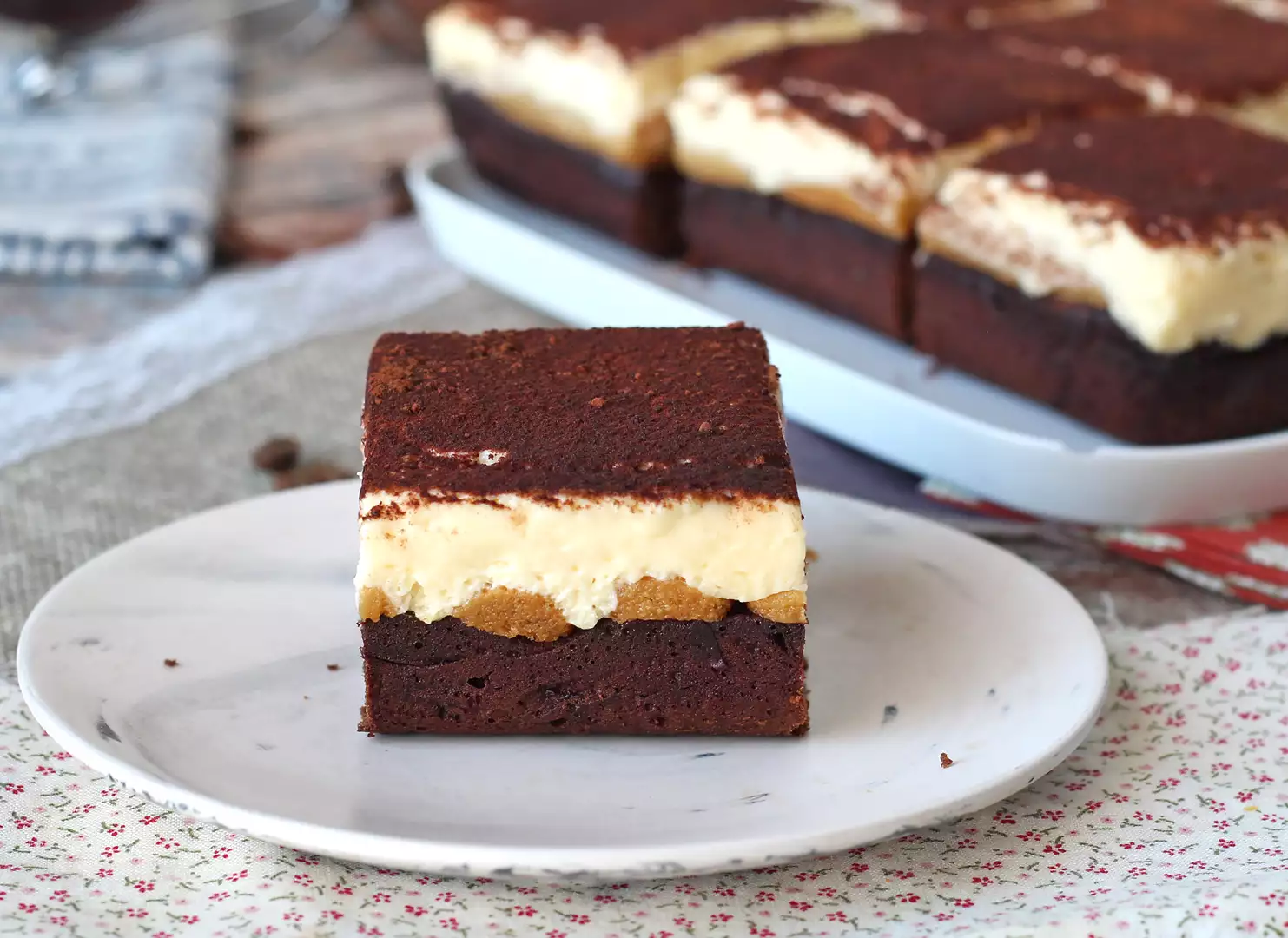 Amantes de brownie e tiramisù, temos o bolo perfeito para vocês: o brownimisu!