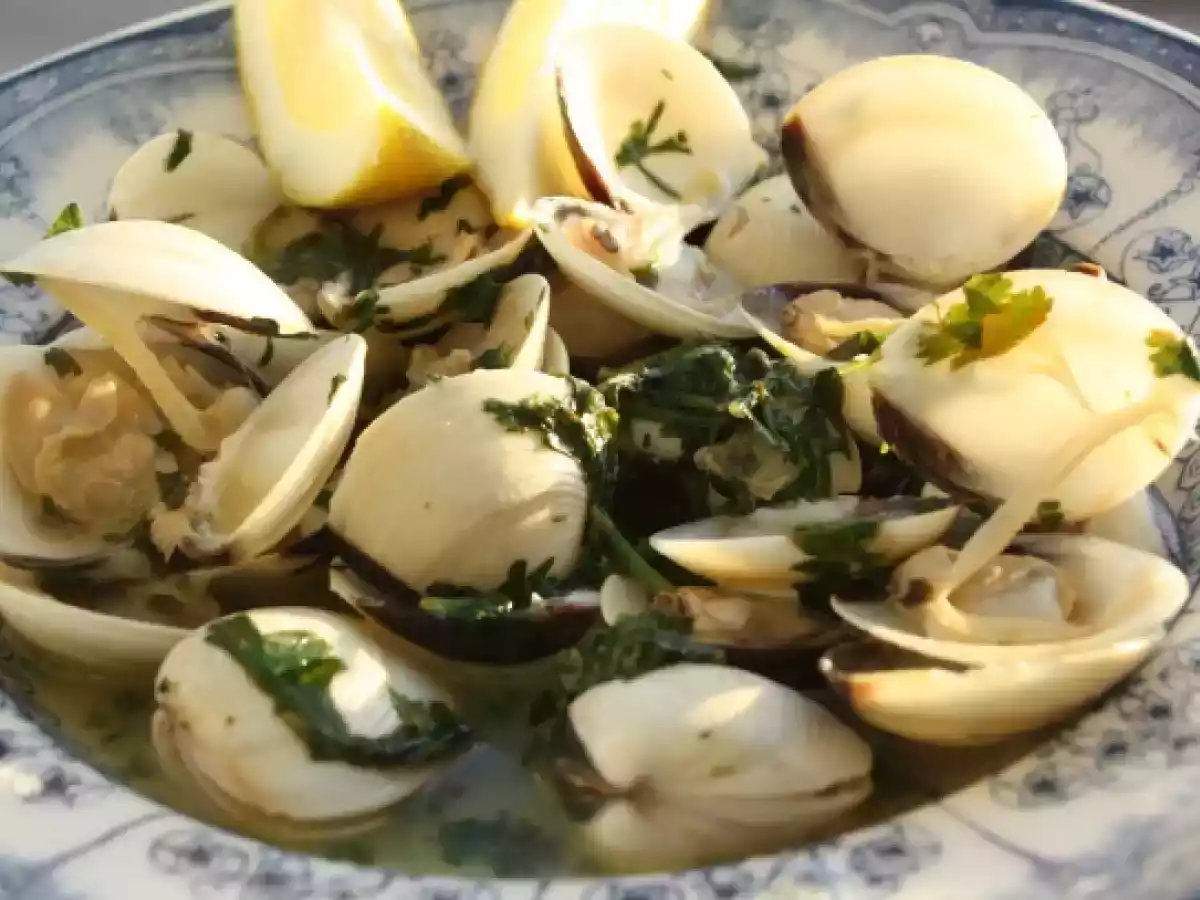 Amêijoas com coentros e limão