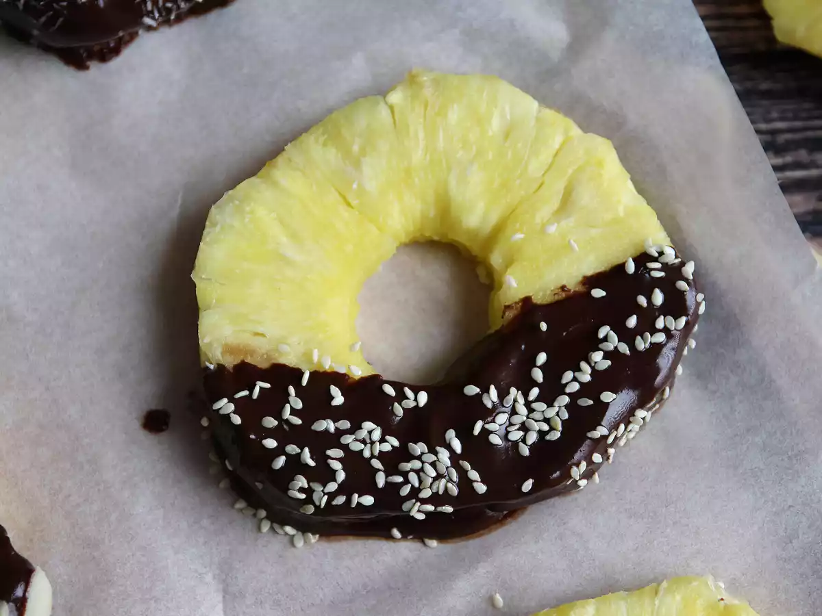 Ananás (abacaxi) com cobertura de chocolate. Faça com as crianças. - foto 3