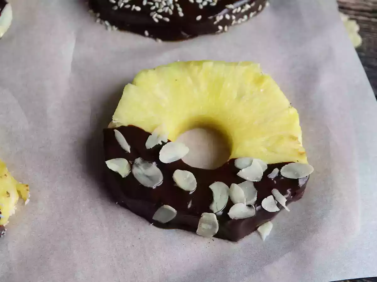 Ananás (abacaxi) com cobertura de chocolate. Faça com as crianças. - foto 4