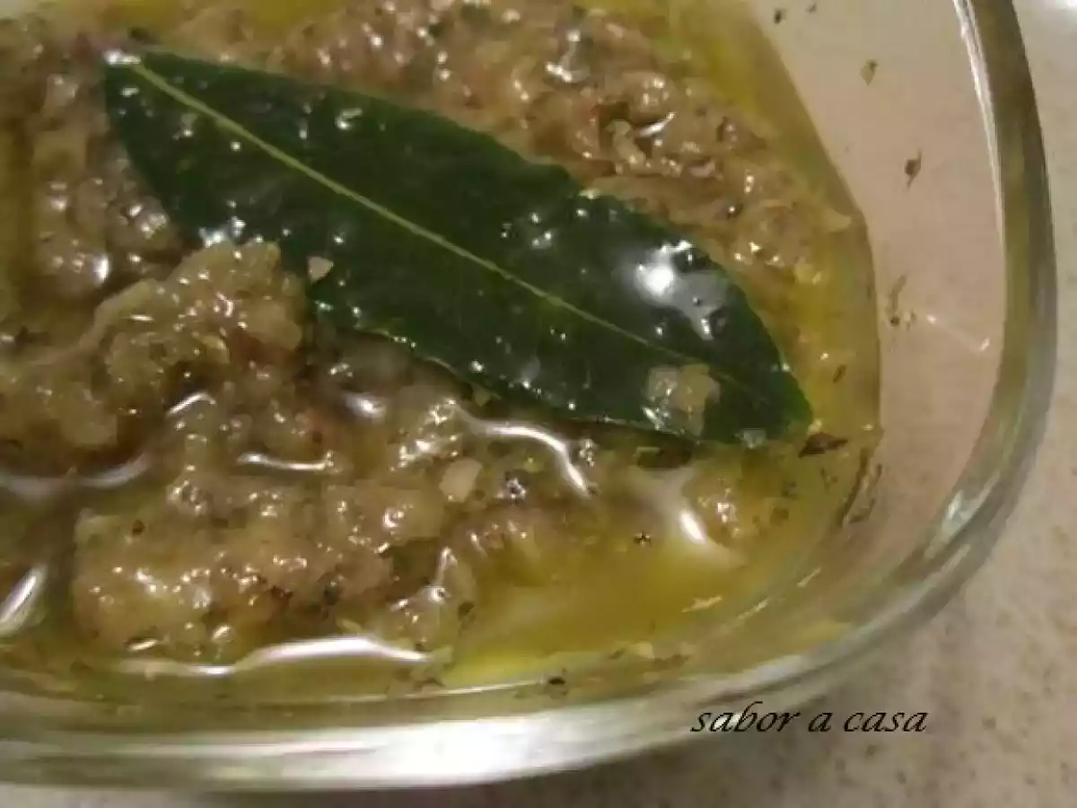 Antepasto de Beringela, oregãos e alho