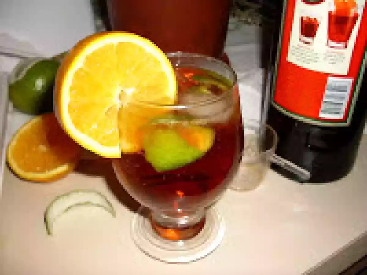 Aperitivo refrescante de Contini (baseado no drink Americano)