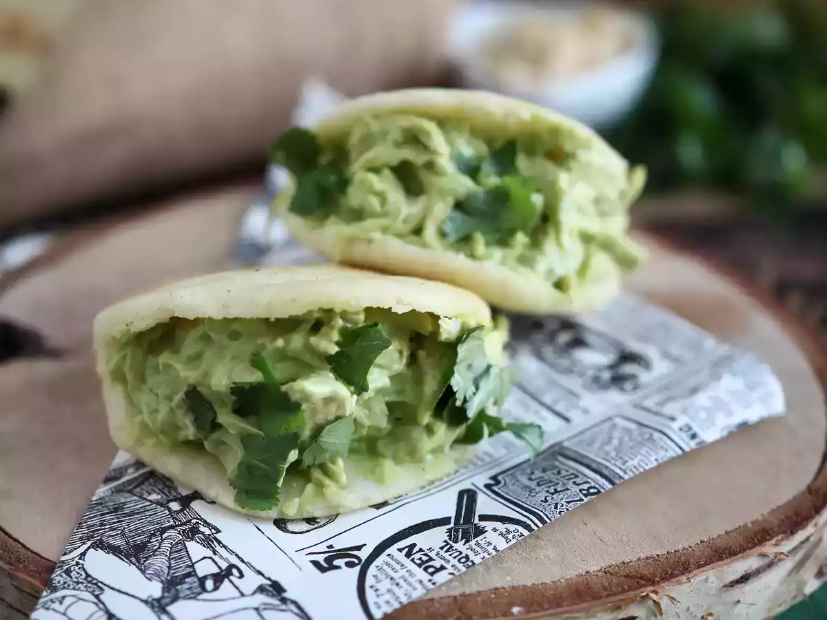 Arepas recheadas com frango e abacate (reina Pepiada) - foto 4