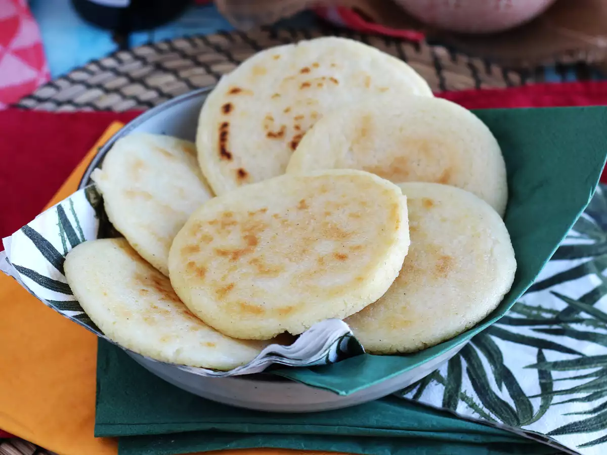 Arepas venezuelanas: pão de farinha de milho, sem glúten