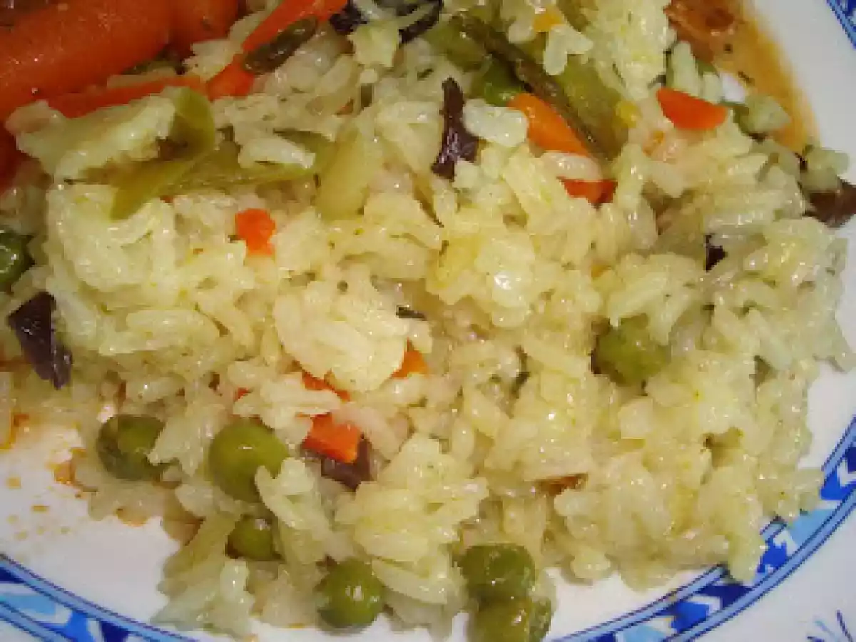 Arroz colorido de vegetais