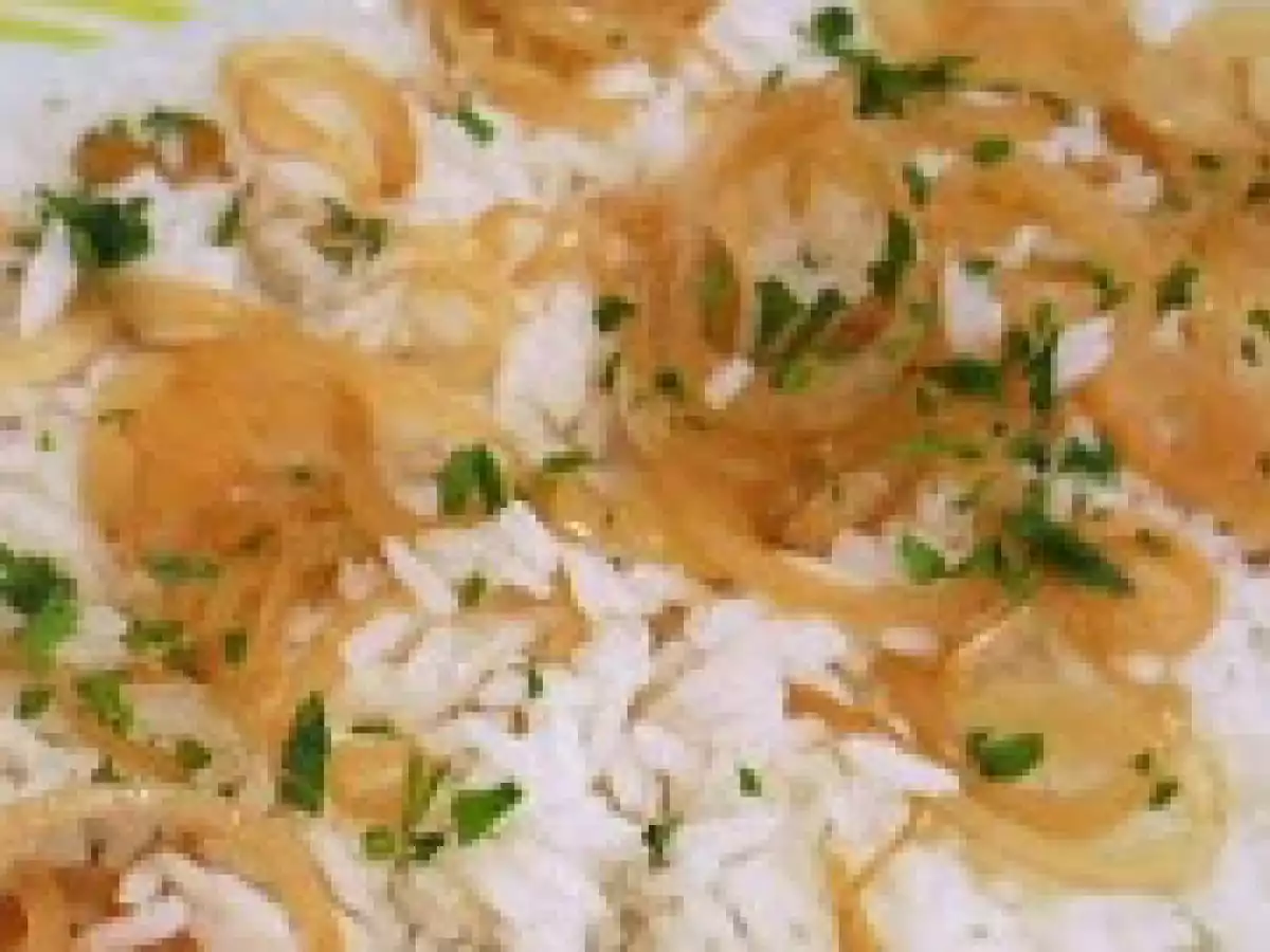Arroz com Cebola Dourada e Cheiro-Verde (vegana)