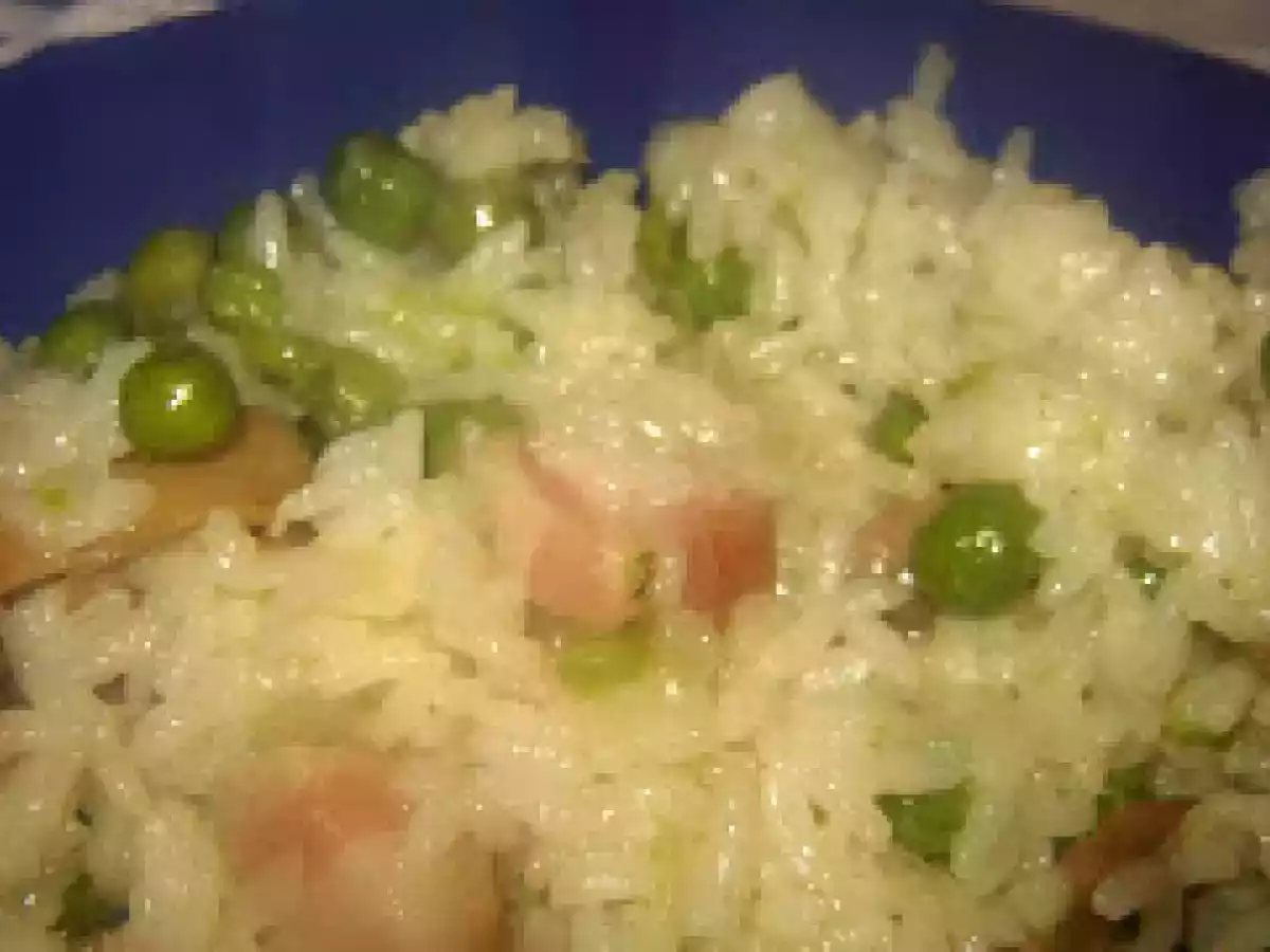 Arroz com cogumelos, ervilhas e bacon