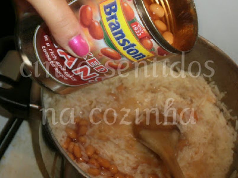 Arroz com feijão em molho de tomate - foto 2