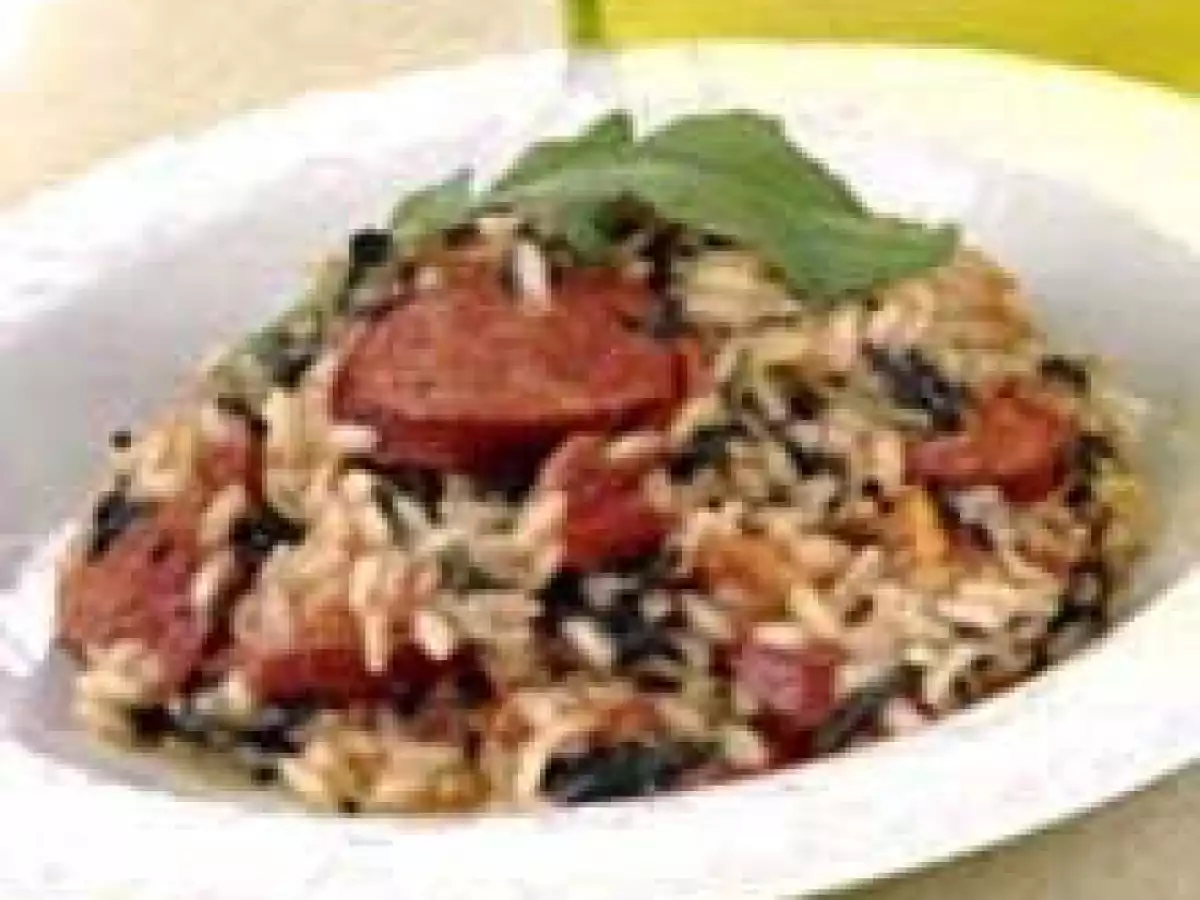 Arroz com repolho e linguiça