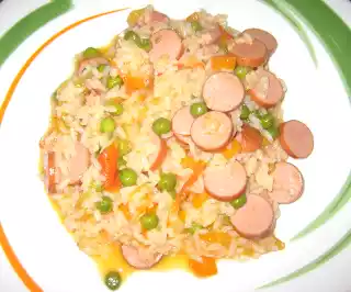 Arroz com salsicha