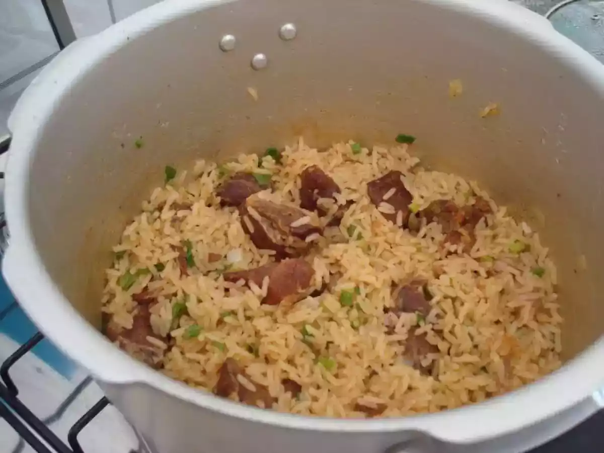 ARROZ COM SUÃ DE PORCO NA PANELA DE PRESSÃO - foto 2