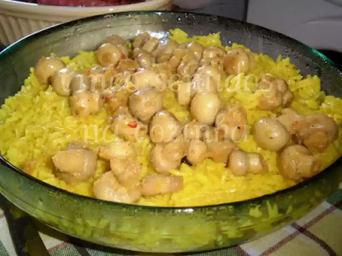 Arroz de açafrão com cogumelos salteados em mostarda de estragão
