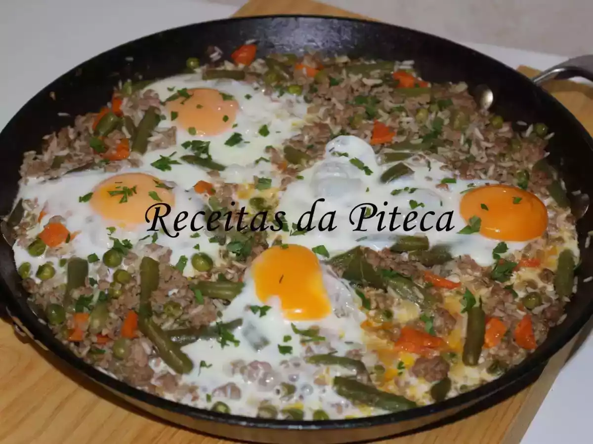 Arroz de carne com ovos escalfados da Cristina Pinto