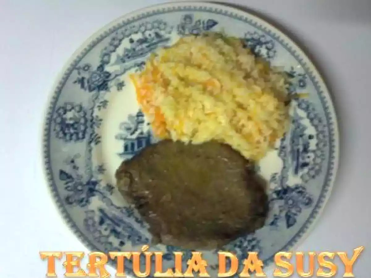 Arroz de cenoura com bifes de novilho
