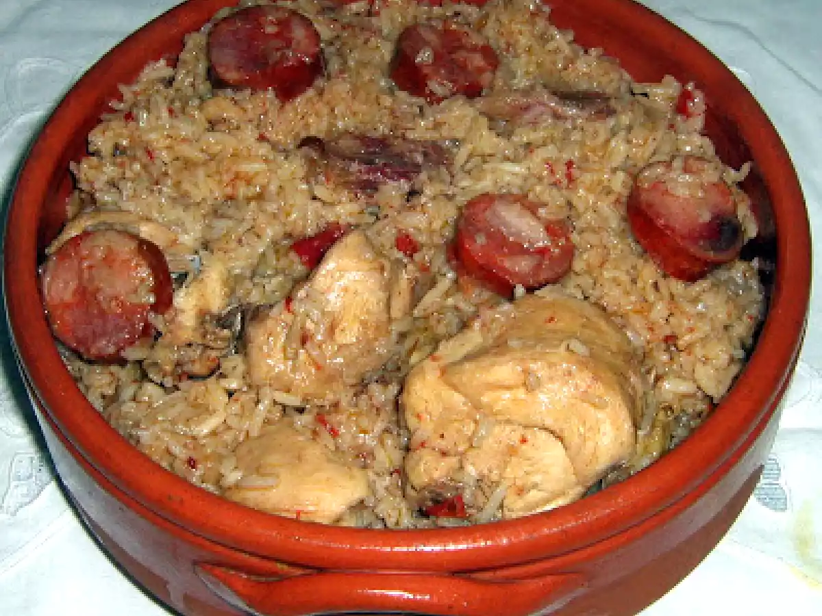 ARROZ DE FRANGO COM TÂMARAS