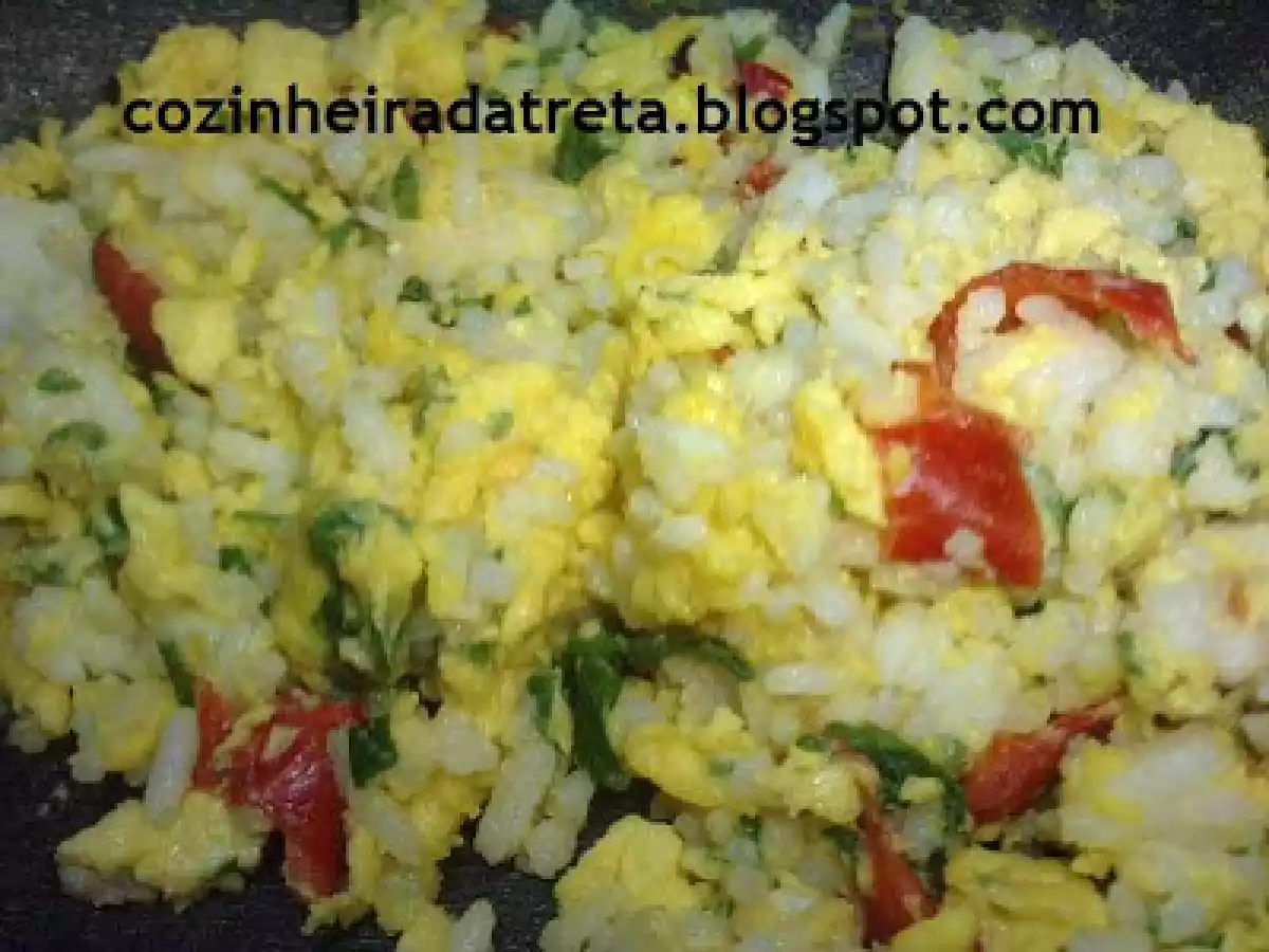 Arroz de Ovo com Salsa e Pimentão