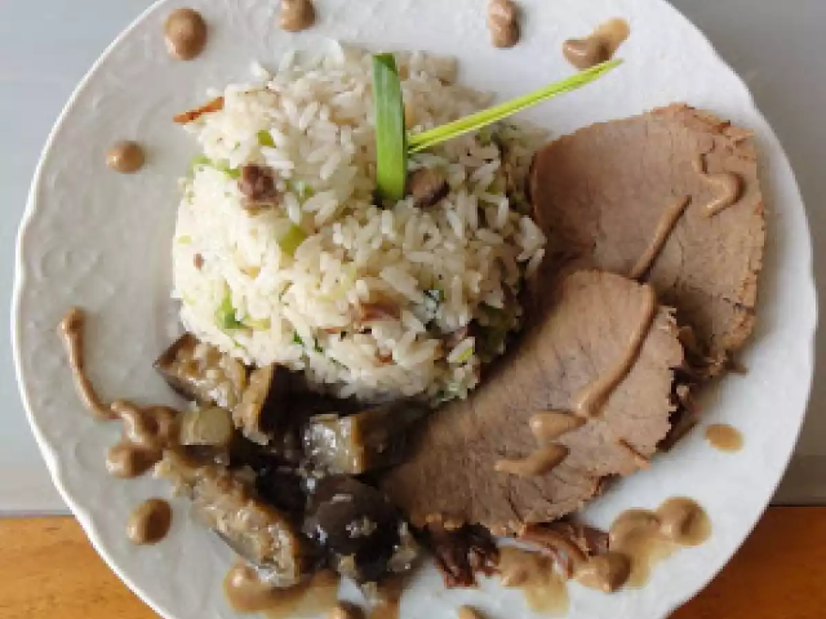 Arroz especial com carne assada e beringela