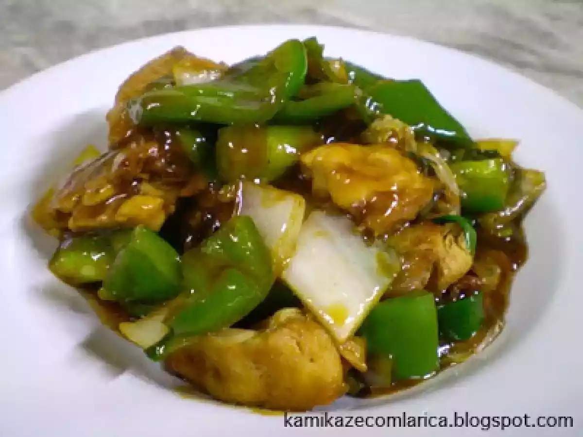 Arroz frito com legumes e alho acompanhado de frango chinês - foto 2